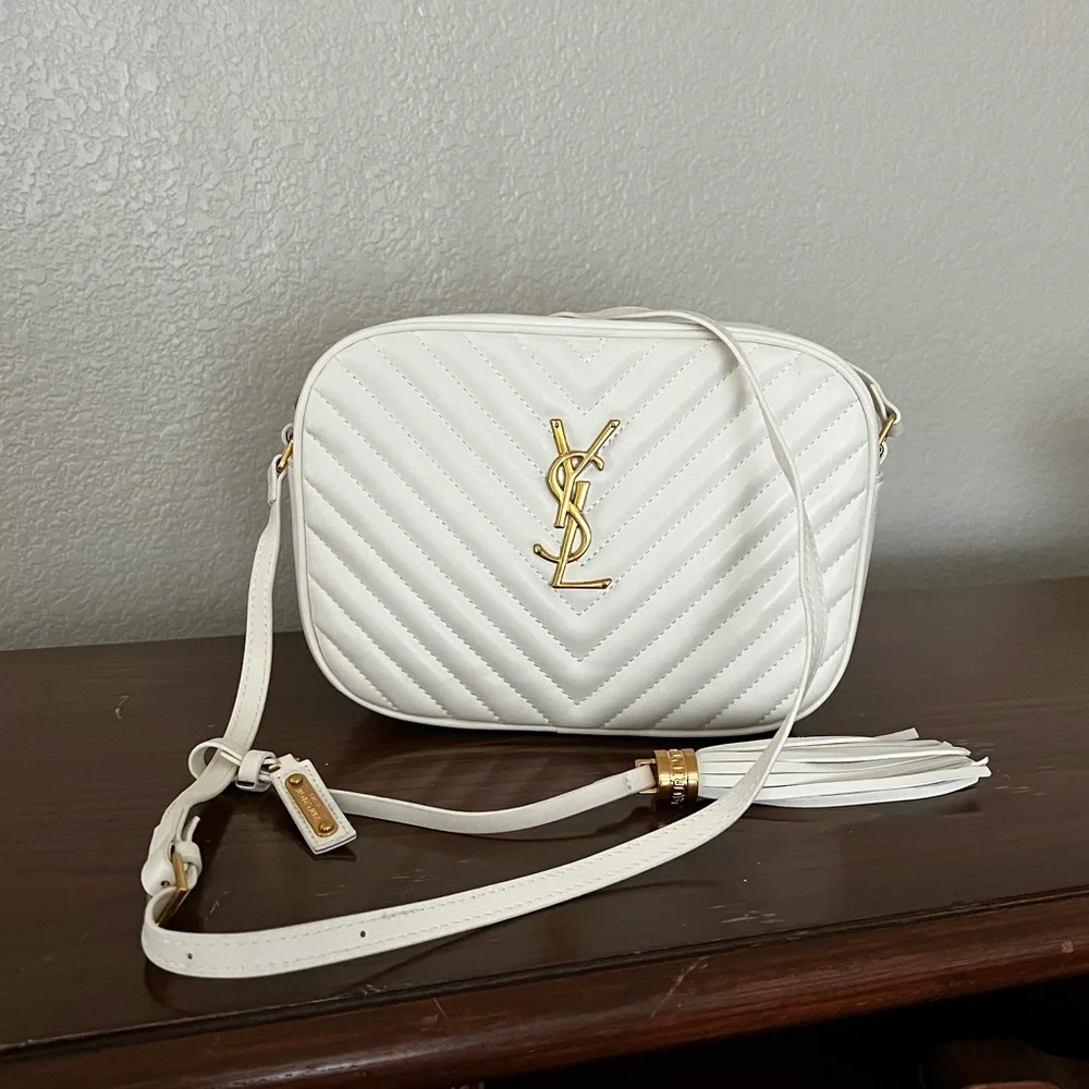 White PLU Crossbody. Used only two times, like new. Really cute for a day out! - Picture 2 of 7